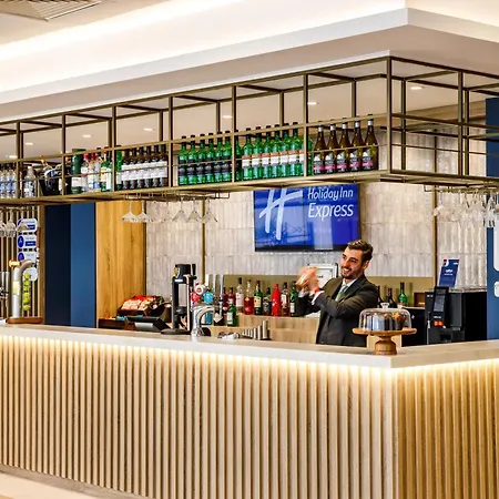 Holiday Express - Excel By Ihg Otel 3*