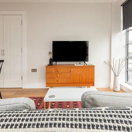 And Bright 1 Bedroom Flat - Peckham