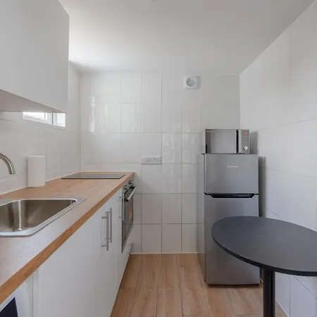 Apartment 1bd Flat With Patio - 5 Min To Airport *