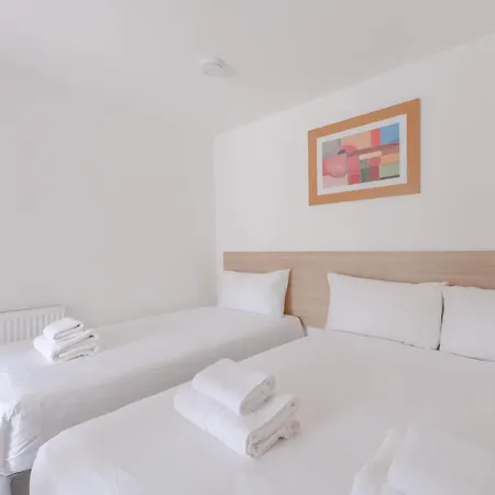 1bd Flat With Patio - 5 Min To Airport London