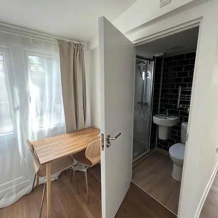 1bd Flat With Patio - 5 Min To Airport *
