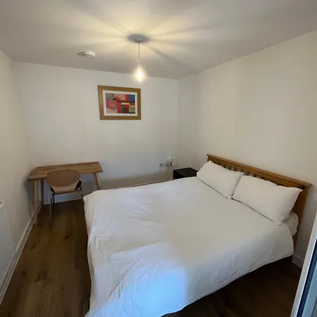 Apartment 1bd Flat With Patio - 5 Min To Airport *