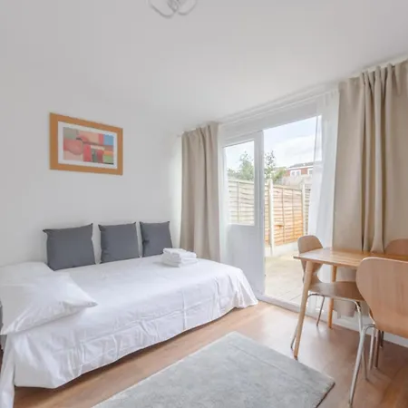 1bd Flat With Patio - 5 Min To Airport