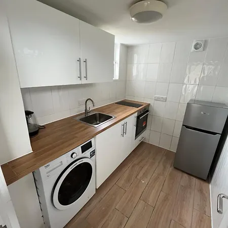 Apartment 1bd Flat With Patio - 5 Min To Airport