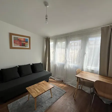 1bd Flat With Patio - 5 Min To Airport London