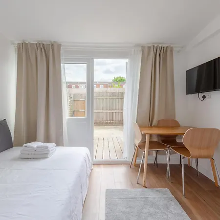 1bd Flat With Patio - 5 Min To Airport