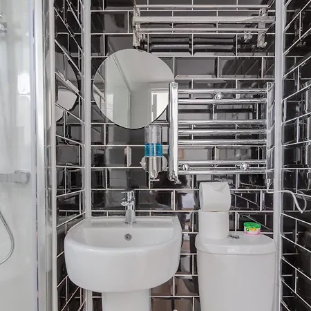 Apartment 1bd Flat With Patio - 5 Min To Airport