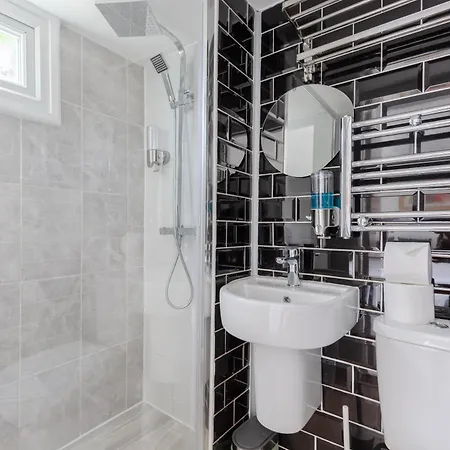 Apartment 1bd Flat With Patio - 5 Min To Airport *