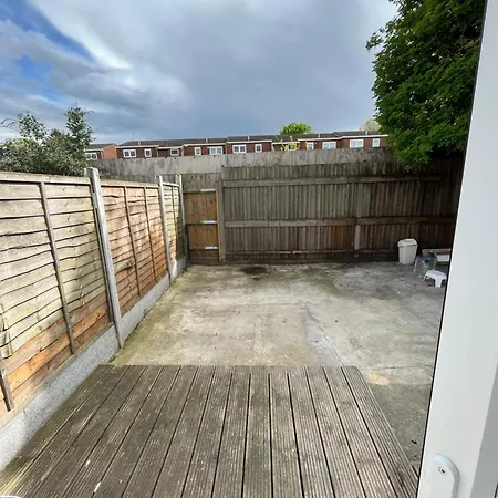 1bd Flat With Patio - 5 Min To Airport *