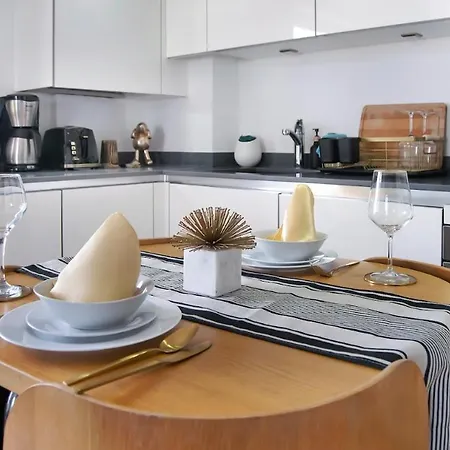 Unique Sky View -2 Bed Apartment