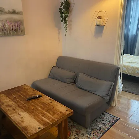 Impeccable 1-bed In Apartment London
