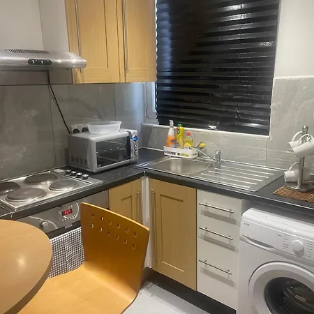 Impeccable 1-bed In Apartment London