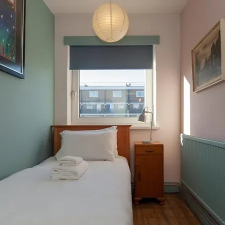 Central Stylish 4 Bedroom * London