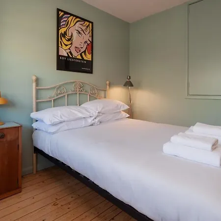 Central Stylish 4 Bedroom London