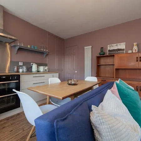 Central Stylish 4 Bedroom