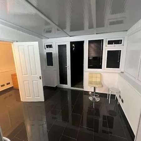 Spacious 3 Bedroom House Apartment Abbey Wood