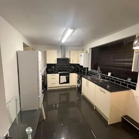Spacious 3 Bedroom House * Abbey Wood