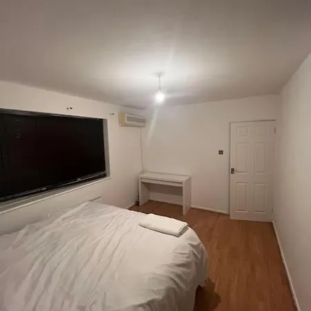 Spacious 3 Bedroom House Apartment