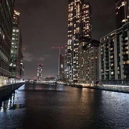Apartment Aarons Riverview Luxury London