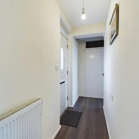 Lovely 1 Bedroom Serviced W Patio Sleeps 3 Pass The Keys *