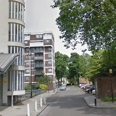 Lovely 1 Bedroom Serviced W Patio Sleeps 3 Pass The Keys * London