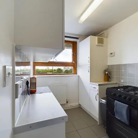 Lovely 1 Bedroom Serviced W Patio Sleeps 3 Pass The Keys