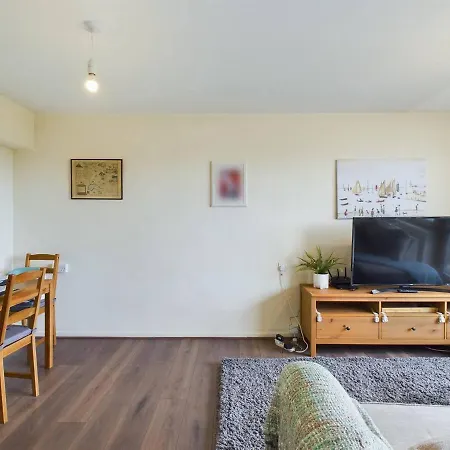 Apartment Lovely 1 Bedroom Serviced W Patio Sleeps 3 Pass The Keys