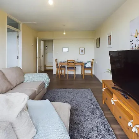 Lovely 1 Bedroom Serviced W Patio Sleeps 3 Pass The Keys *