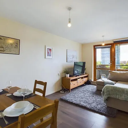 Apartment Lovely 1 Bedroom Serviced W Patio Sleeps 3 Pass The Keys *