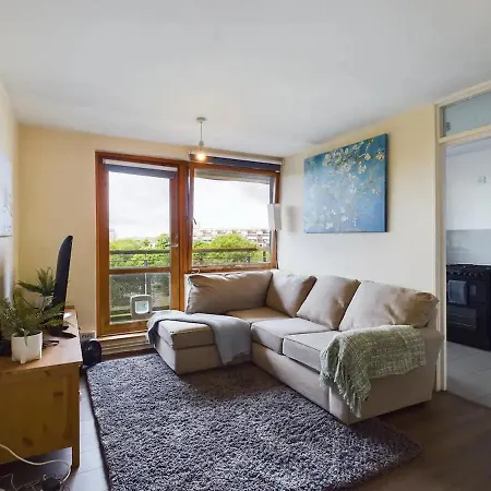 Apartment Lovely 1 Bedroom Serviced W Patio Sleeps 3 Pass The Keys London