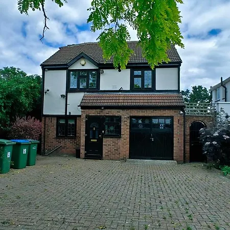 Villa Family House In Greenwich