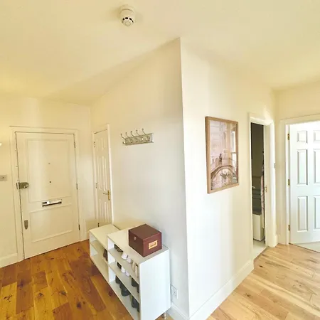 A Penthouse By Tower Bridge Apartment