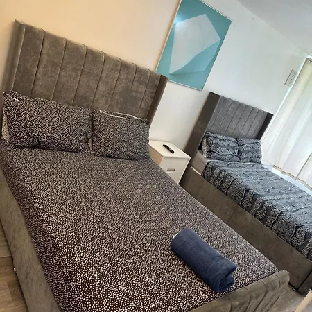 New! Xtra Large 4 Bedroom Up To 12 Guests Apartment