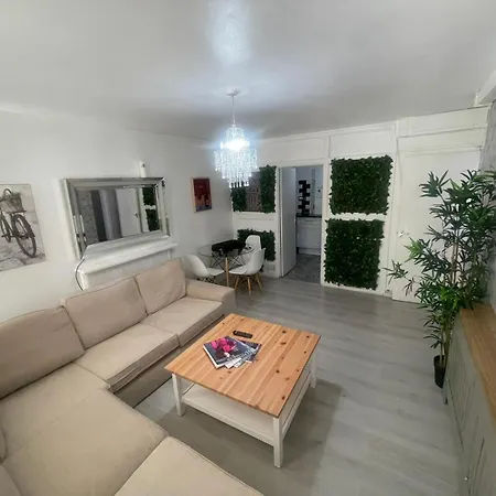 New! Xtra Large 4 Bedroom Up To 12 Guests Apartment London