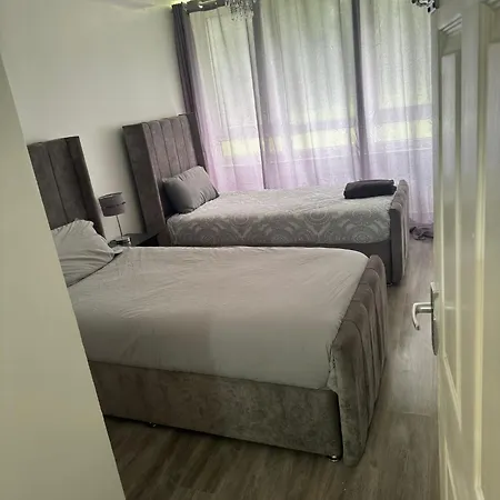 New! Xtra Large 4 Bedroom Up To 12 Guests *