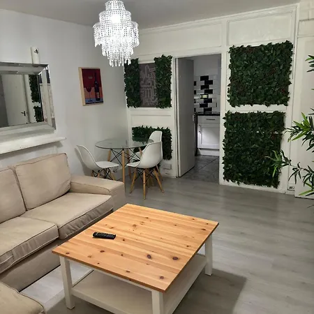New! Xtra Large 4 Bedroom Up To 12 Guests Apartment