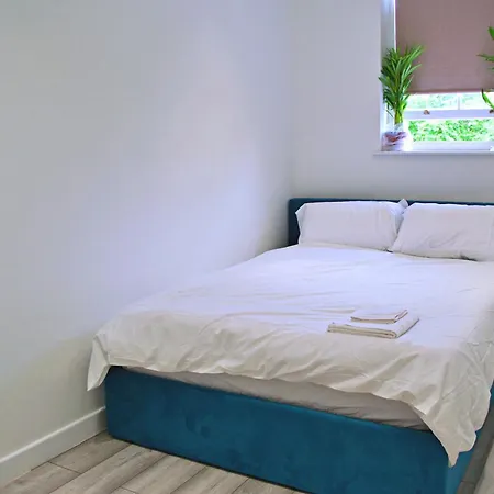 Beautiful Flat Near - Entire Flat - Equipped Kitchen - Private Bathroom