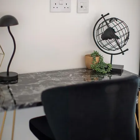 Heathrow Haven Apartment Yiewsley