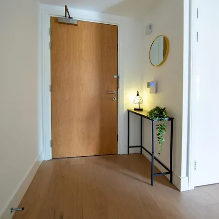 Heathrow Haven Apartment