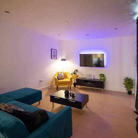 Heathrow Haven Apartment *