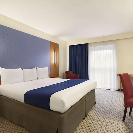 Hotel Ramada London North 4*