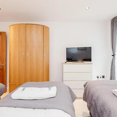 Docks Excel Apartment *