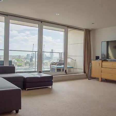Docks Excel Apartment *