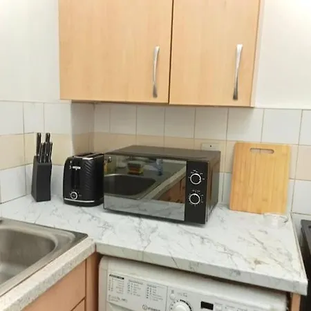 Fantastic Flat In Great Location *