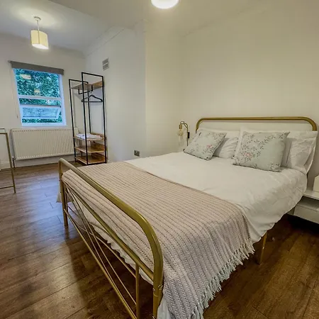 Holiday home Stratford House