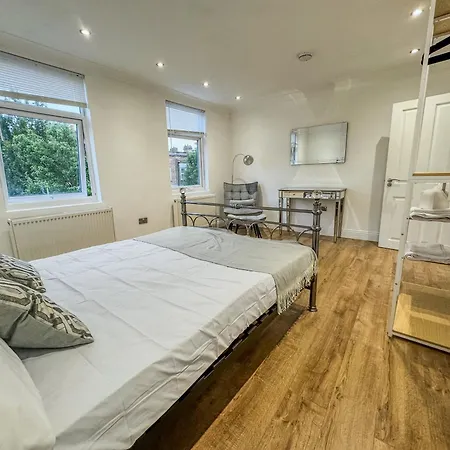 Holiday home Stratford House