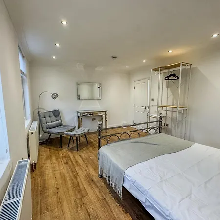 Holiday home Stratford House