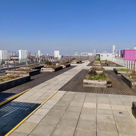 Modern Near Greenwich - Rooftop View *