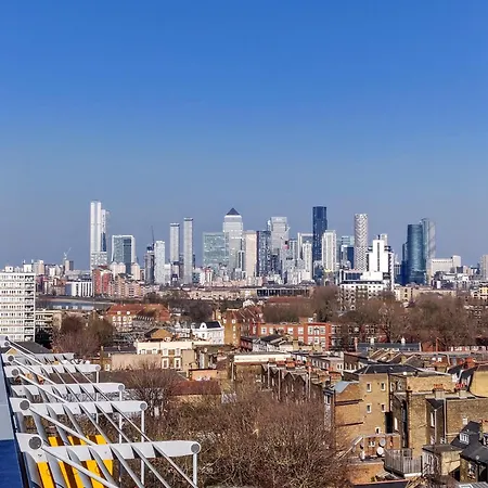 Modern Near Greenwich - Rooftop View Apartment *