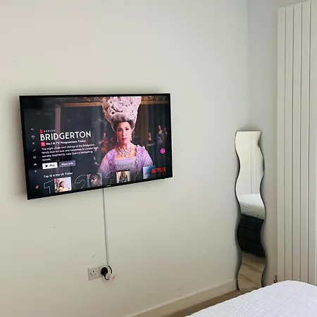 Lush Living - Double With Private Bathroom *